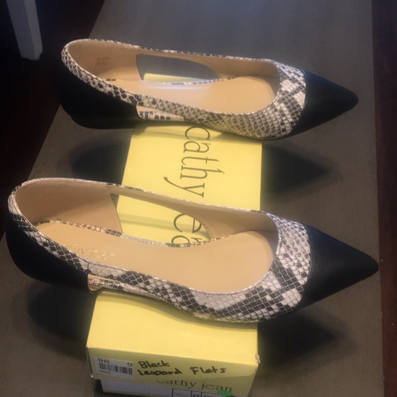 Cathy Jean Leopard Flats - Picture 8 of 8